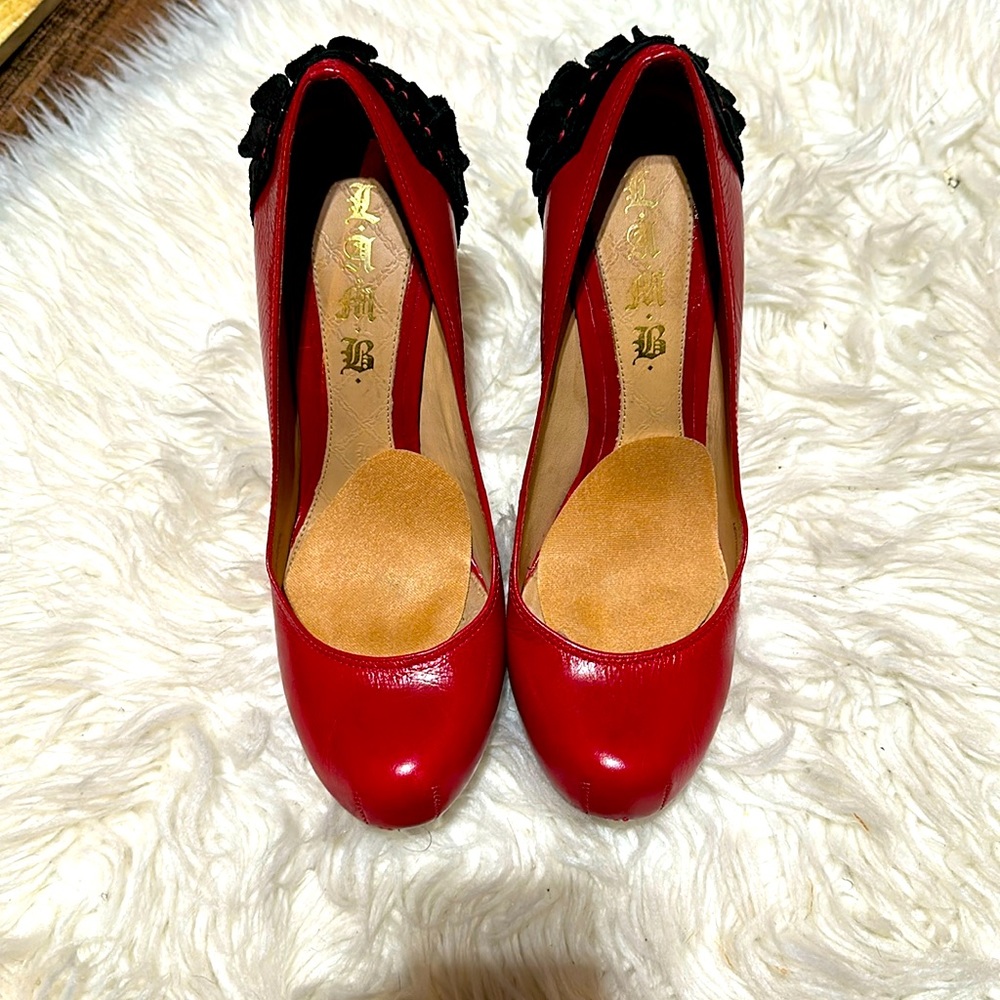 Red and black leather and suede shoe LAMB by Gwen Stefani. Size 8.